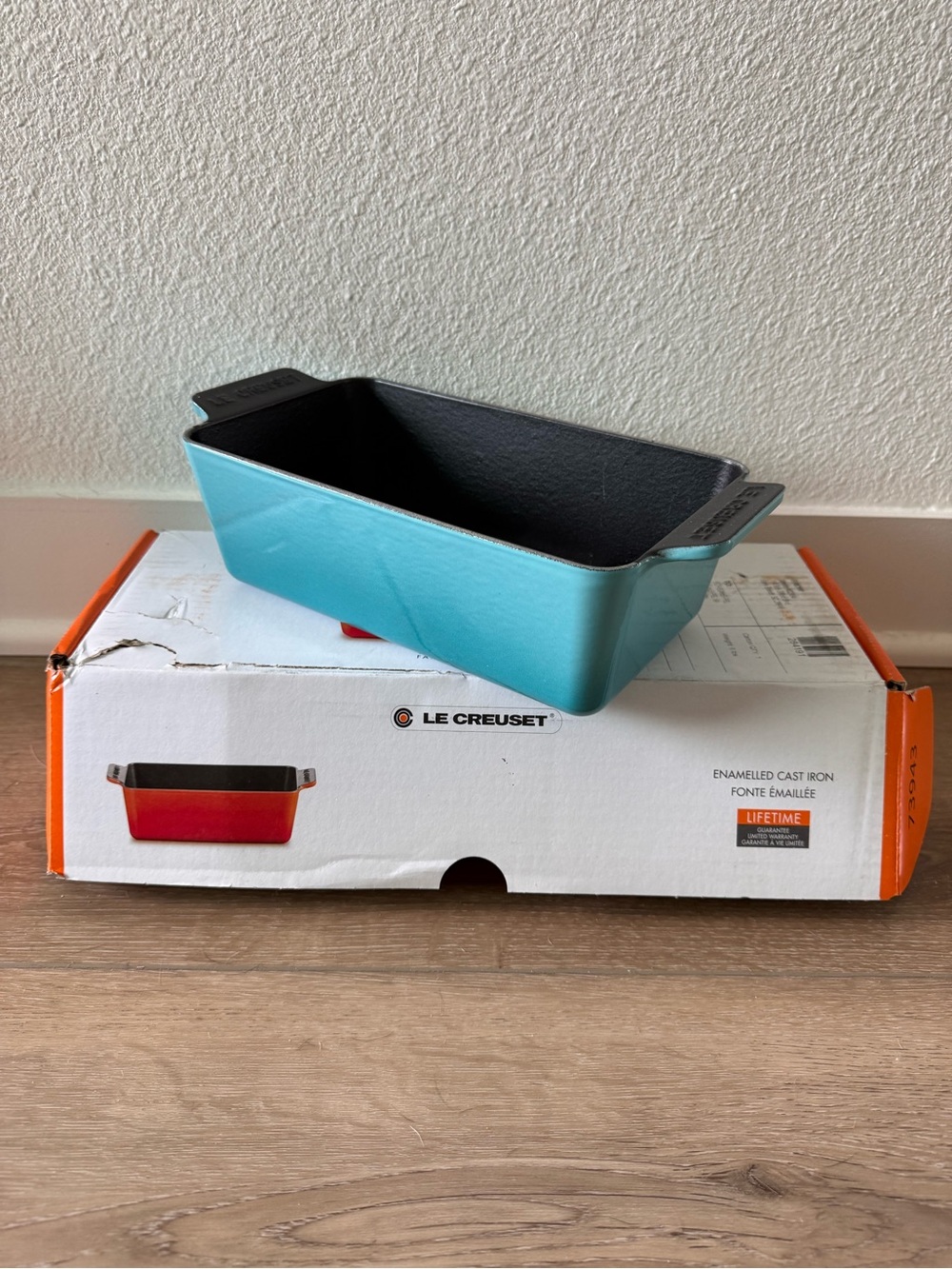 New Le Creuset Caribbean Blue 2 Qt Cast Iton Loaf Pan Rare Retired